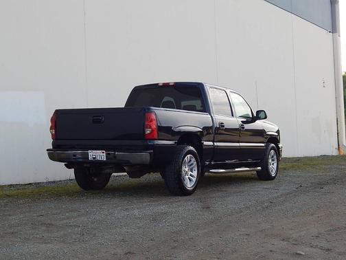 2005 Chevrolet Silverado 1500 LS Crew Cab