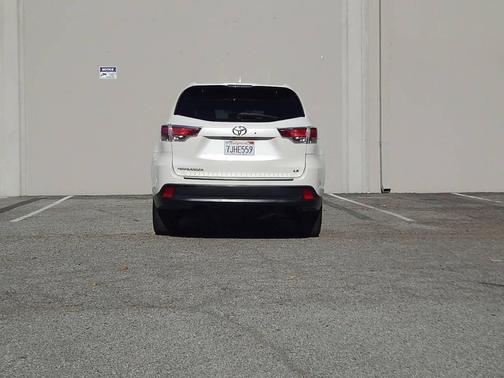 Blizzard Pearl 2015 Toyota Highlander LE