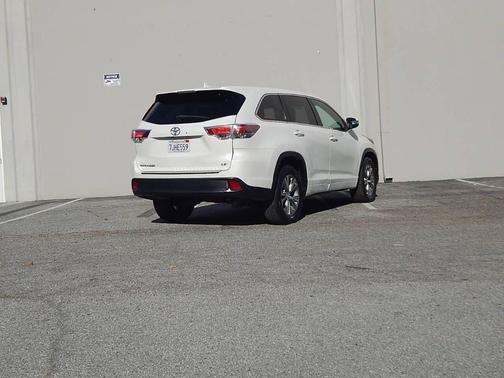 Blizzard Pearl 2015 Toyota Highlander LE