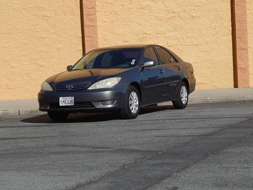 2005 Toyota Camry LE