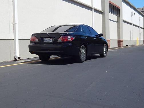 Black 2004 Lexus ES 330 Base