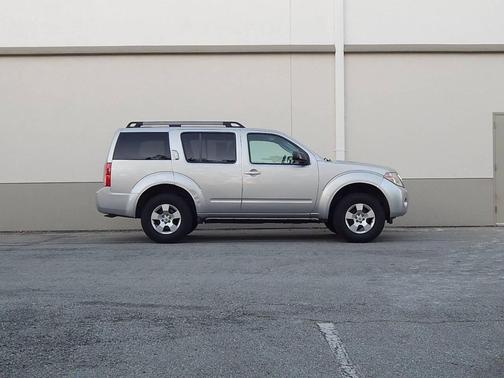 Silver Lightning Metallic 2008 Nissan Pathfinder SE Off-road