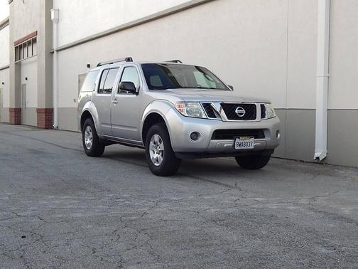 Silver Lightning Metallic 2008 Nissan Pathfinder SE Off-road