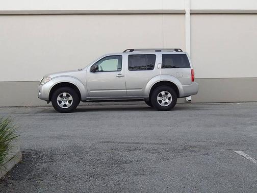 Silver Lightning Metallic 2008 Nissan Pathfinder SE Off-road