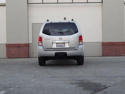 Silver Lightning Metallic 2008 Nissan Pathfinder SE Off-road