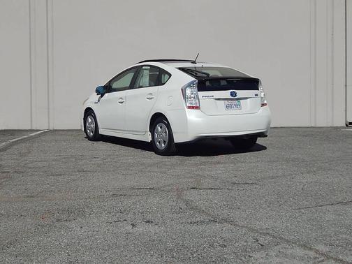 Off White 2010 Toyota Prius III