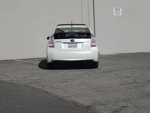 Off White 2010 Toyota Prius III