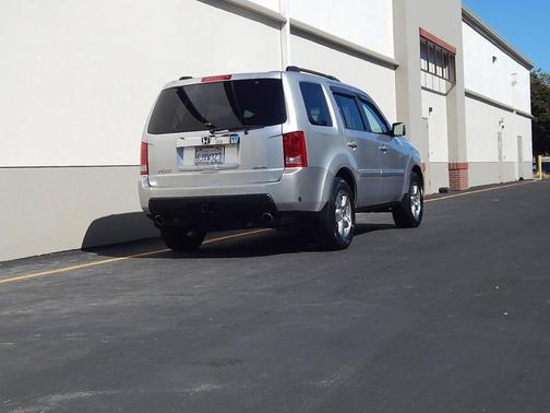 Alabaster Silver Metallic 2010 Honda Pilot EX-L