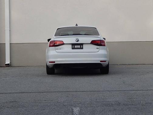 Pure White 2016 Volkswagen Jetta 1.8T Sport