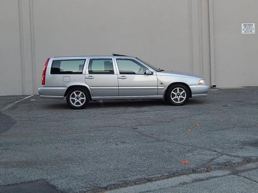 Mystic Silver Metallic 2000 Volvo V70 GLT 4dr Turbo Wagon