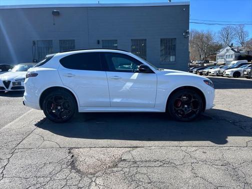 2025 Alfa Romeo Stelvio Ti
