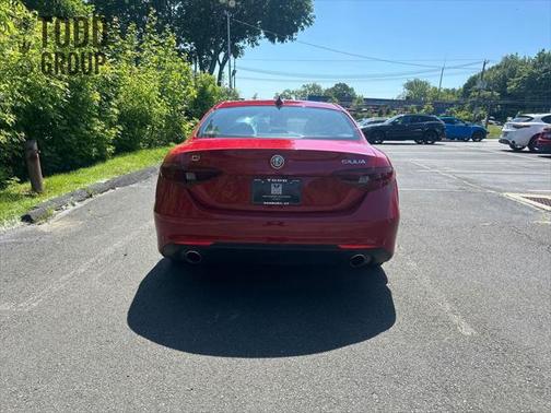 2021 Alfa Romeo Giulia Base