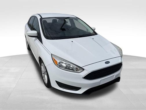 Oxford White 2018 Ford Focus SE