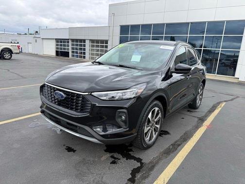 Agate Black Metallic 2024 Ford Escape Platinum