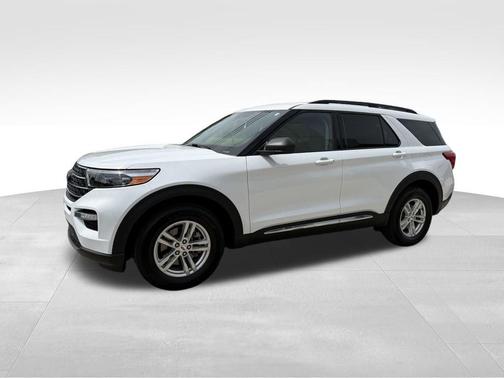 Oxford White 2021 Ford Explorer XLT