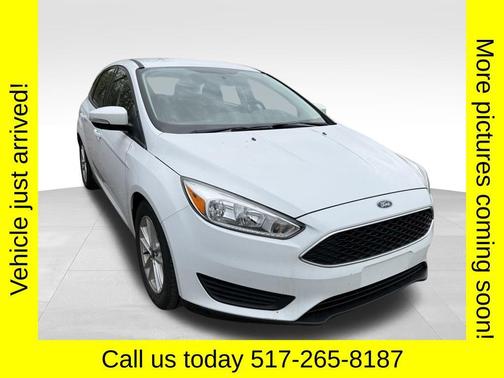 Oxford White 2018 Ford Focus SE