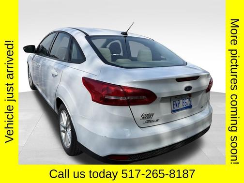 Oxford White 2017 Ford Focus SE