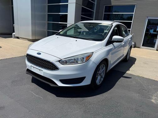 Oxford White 2017 Ford Focus SE