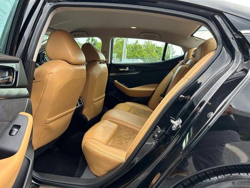 Super Black 2016 Nissan Maxima 3.5 SR
