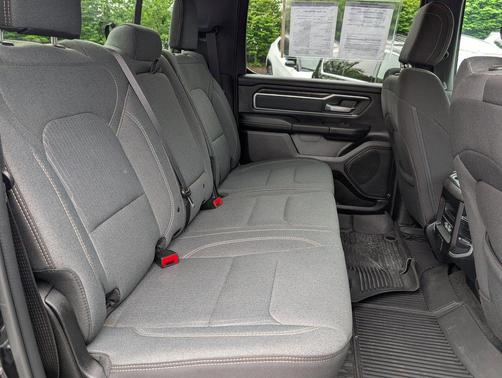 Diamond Black Crystal Pearlcoat 2023 RAM 1500 Big Horn/Lone Star