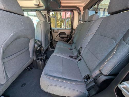2025 Jeep Gladiator Sport S