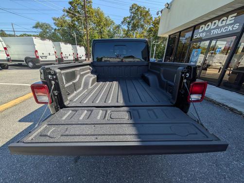 2025 Jeep Gladiator Sport S