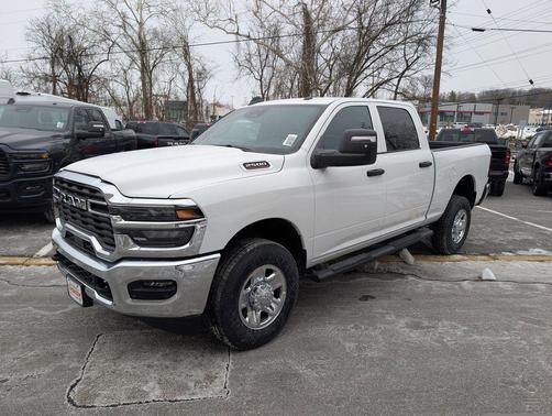 2026 RAM 2500 Tradesman Crew Cab 4x4 6'4' Box