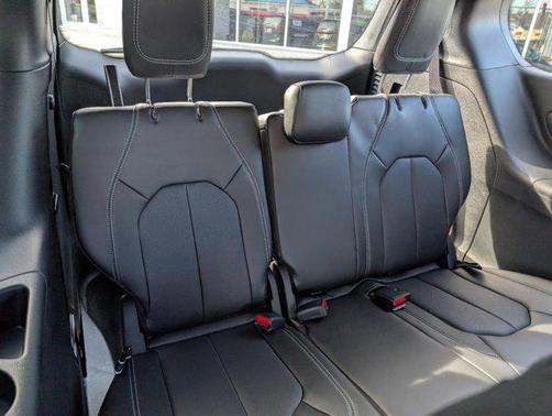 2025 Chrysler Pacifica L