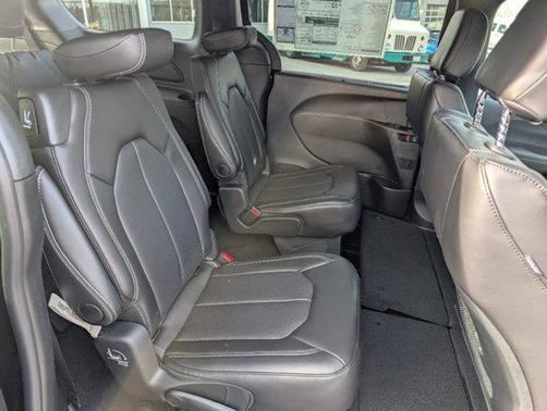 2025 Chrysler Pacifica L
