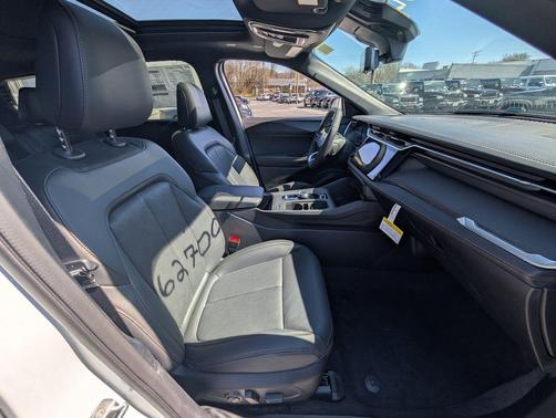 Bright White Clearcoat 2026 Jeep Cherokee Overland