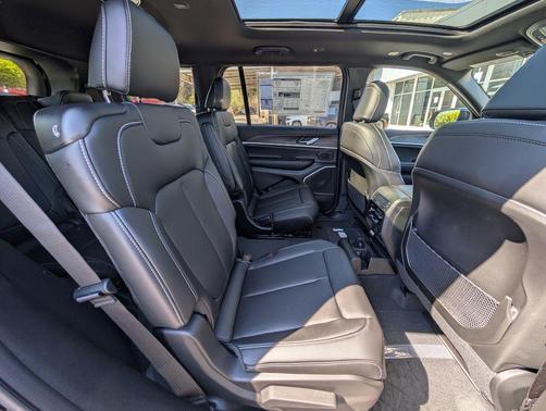 Diamond Black Crystal Pearlcoat 2026 Jeep Grand Cherokee L Limited