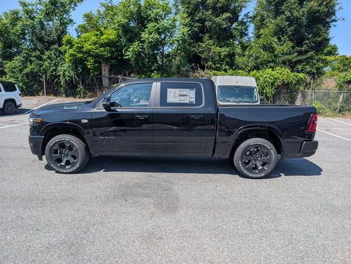 Diamond Black Crystal Pearlcoat 2026 RAM 1500 Big Horn/Lone Star