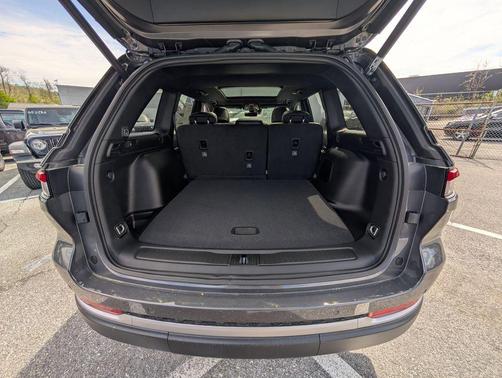Baltic Gray Metallic Clearcoat 2026 Jeep Grand Cherokee Limited