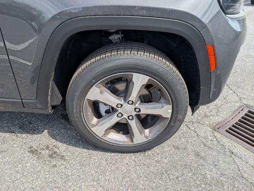 Baltic Gray Metallic Clearcoat 2026 Jeep Grand Cherokee Limited