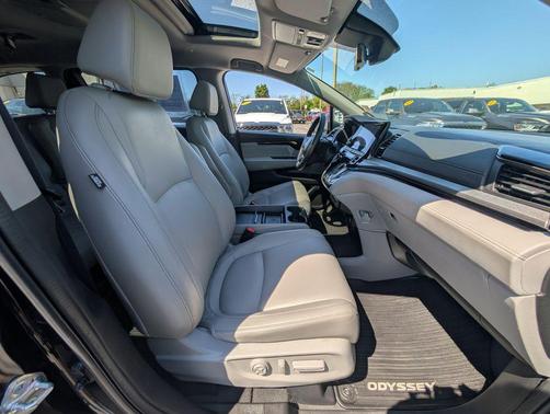 Crystal Black Pearl 2022 Honda Odyssey Touring