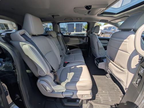 Crystal Black Pearl 2022 Honda Odyssey Touring