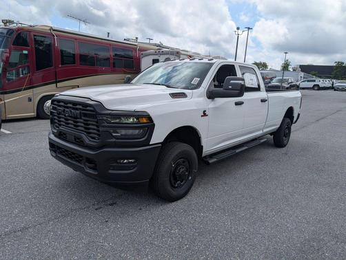 2025 RAM 2500 Tradesman Crew Cab 4x4 8' Box