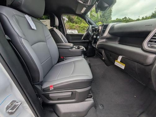 2025 RAM 2500 Tradesman Crew Cab 4x4 8' Box