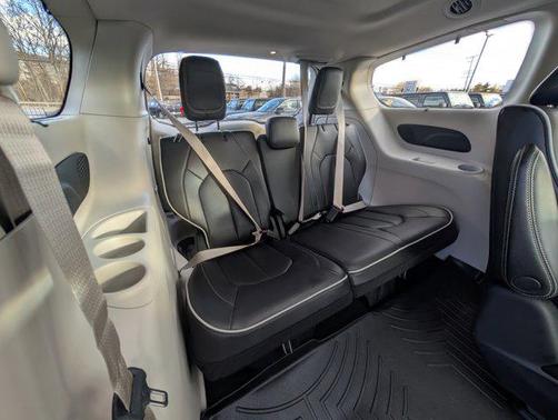 2023 Chrysler Pacifica Hybrid Limited