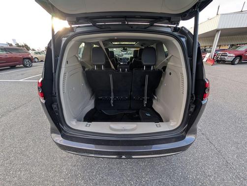 2023 Chrysler Pacifica Hybrid Limited