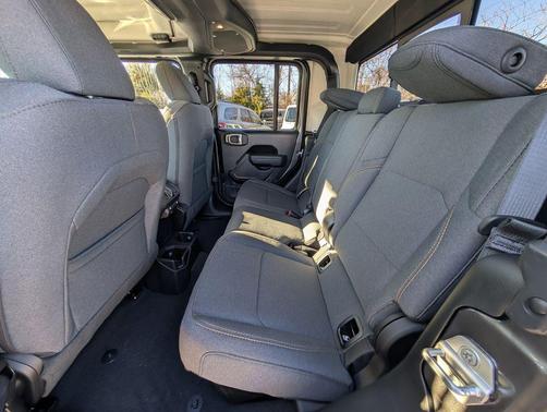 2026 Jeep Gladiator Willys 4x4