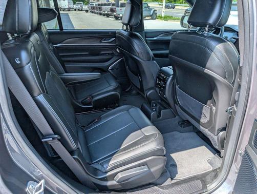 Baltic Gray Metallic Clearcoat 2023 Jeep Grand Cherokee L Overland