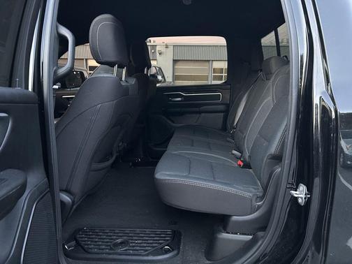 Diamond Black Crystal Pearlcoat 2023 RAM 1500 Big Horn/Lone Star