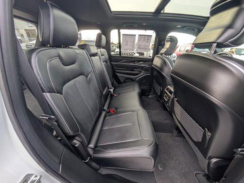 2025 Jeep Grand Cherokee Overland