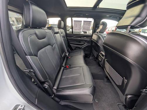 2025 Jeep Grand Cherokee Overland