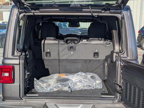 2026 Jeep Wrangler 4-Door Sahara 4x4