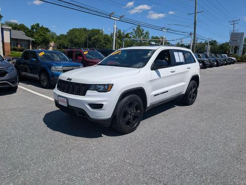 Bright White Clearcoat 2018 Jeep Grand Cherokee Upland