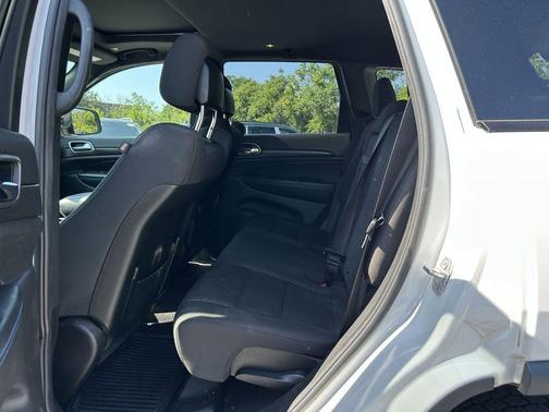 Bright White Clearcoat 2018 Jeep Grand Cherokee Upland