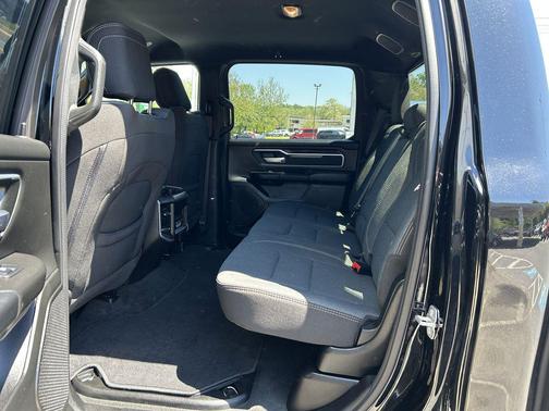 Diamond Black Crystal Pearlcoat 2023 RAM 1500 Big Horn/Lone Star