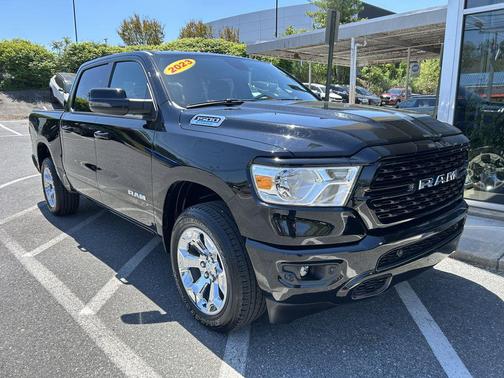 Diamond Black Crystal Pearlcoat 2023 RAM 1500 Big Horn/Lone Star